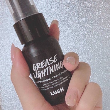 
【LUSH GREASE LIGHTNING スポットトリートメント】

通称(?)艶肌ドロップ

毛穴が小さくなるとの噂を耳にして購入👂🛒𓈒𓂂𓏸

化粧水→これ→乳液の順番。
美容液ポジション

、