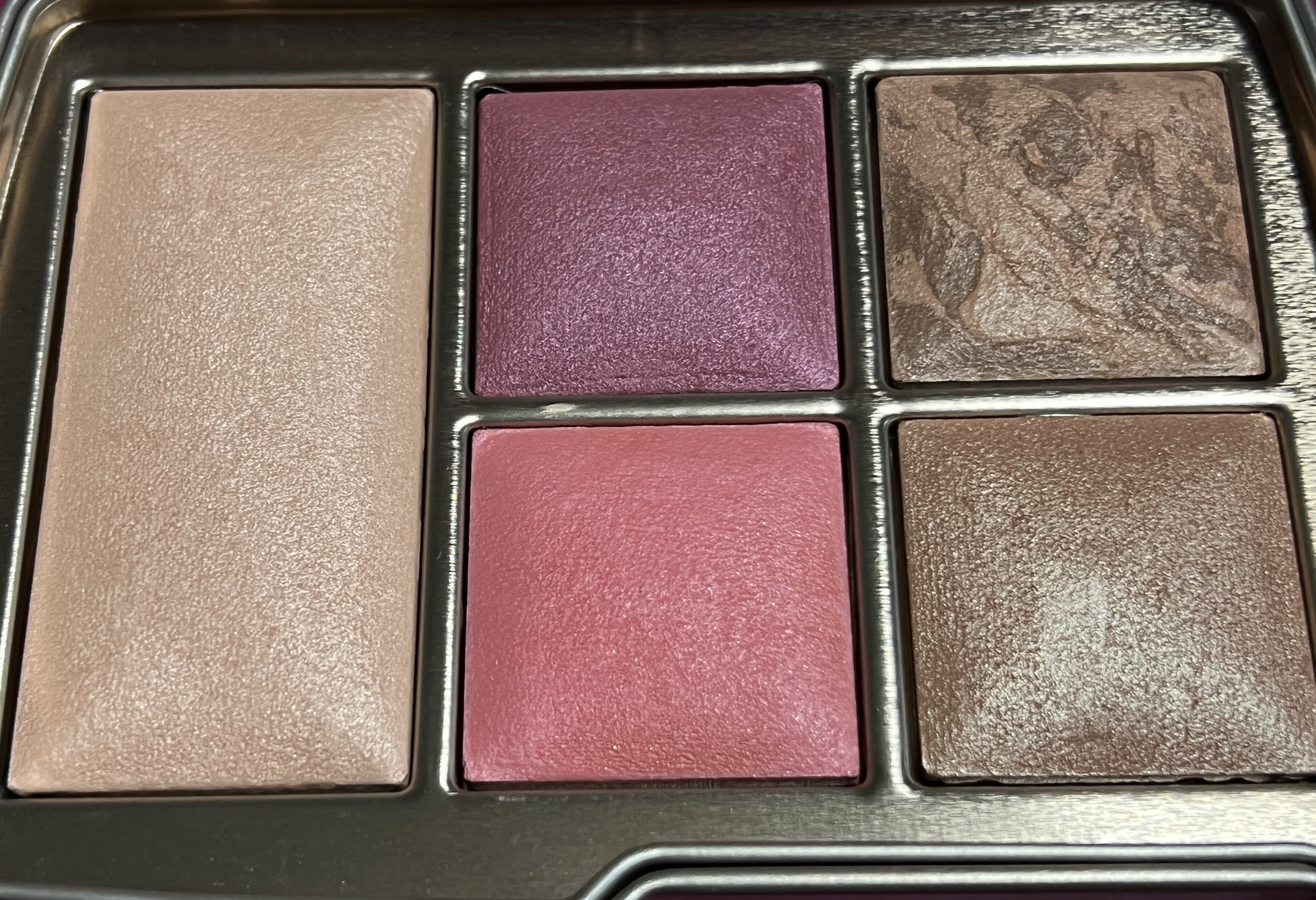 AMBIENT™ LIGHTING EDIT – UNIVERSE UNLOCKED/HOURGLASS/パウダーチークを使ったクチコミ（1枚目）