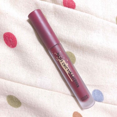 ETUDE HOUSE マットシックリップラッカー
RD302  
お値段は¥1200で駅ナカのETUDE HOUSEのお店で購入しました🙌🏻

なんせめっちゃ発色＆色持ちがいい！！
3枚目の下がティッ