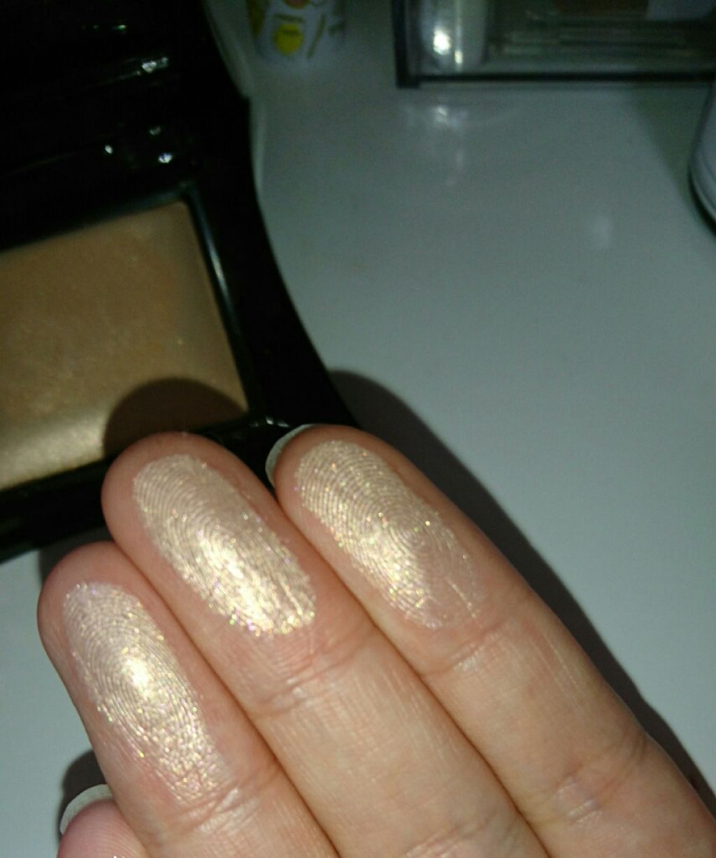 beyond powder/Illamasqua/パウダーハイライトを使ったクチコミ（2枚目）