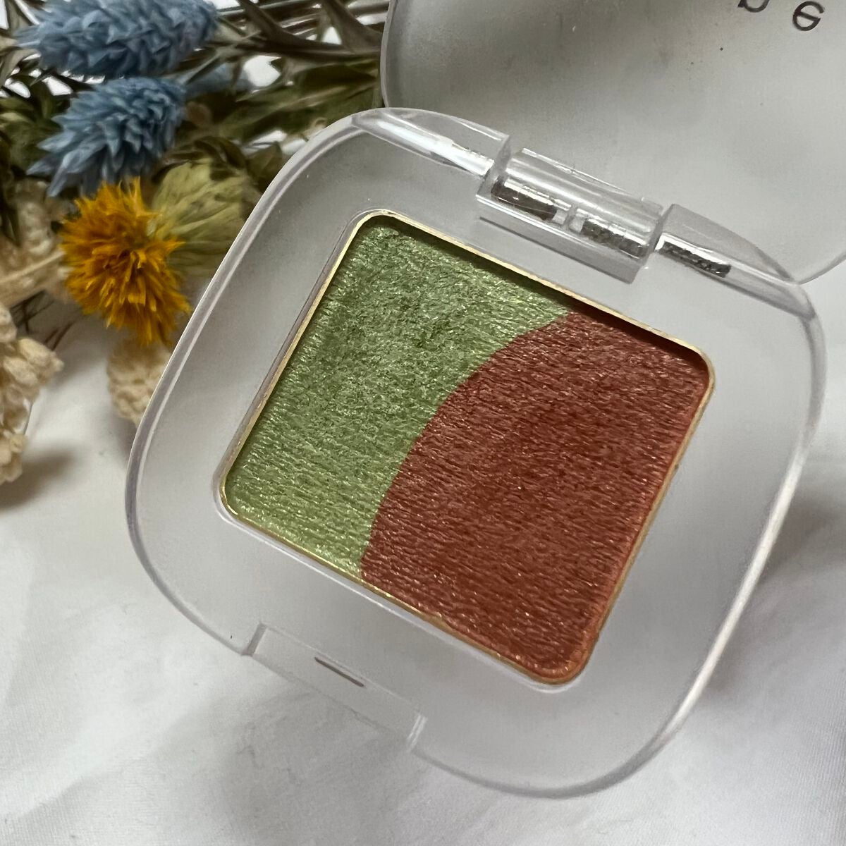 ペタル フロート アイシャドウ/to/one/アイシャドウパレットを使ったクチコミ(2枚目)