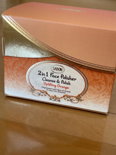 SABON フェイスポリッシャー 
インビゴレイティング(オレンジの香り)


SABONのフェイスポリッシャーが評判良いのは知っていたけれど、肌が突っ張るという意見も聞いていて、別に買わなくてもいいか