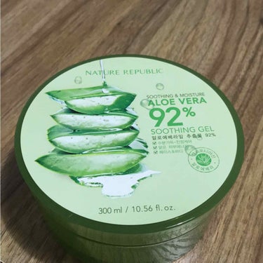 初レビューします！
・NATURE REPUBLIC   アロエベラ スージングジェル

主に水パックした後、乳液で蓋をするともちもちになります。
ファンデーションに少量混ぜるとツヤ肌になり保湿されてい