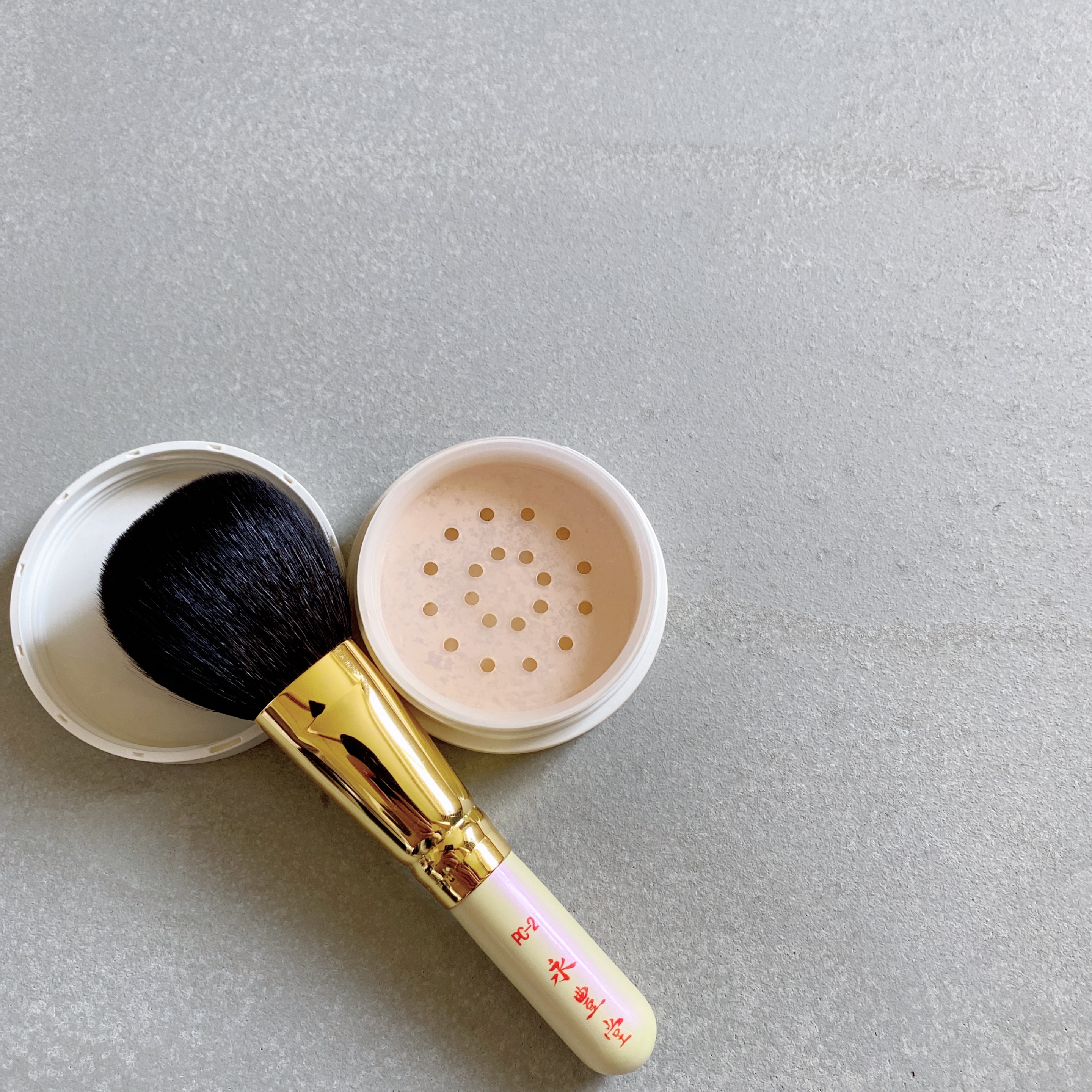 パウダーorチークブラシ 粗光峰（ヤギ） PC-2/永豊堂/メイクブラシを使ったクチコミ（2枚目）