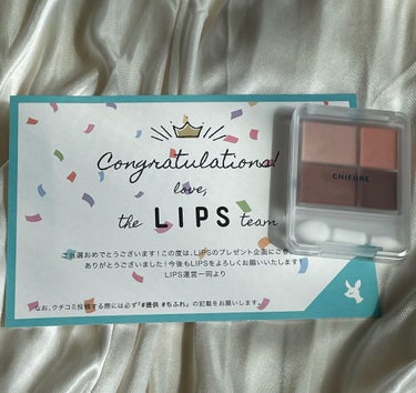 LIPSを通してちふれ様よりちふれグラデーションアイシャドウ70 を提供していただきました。

#ちふれ
#ちふれグラデーションアイシャドウ70 
#ブラウン系

税込693円

手にとってみた感じよりも調節しやすいながらも発色がよかったです。
特に右上の色はベージュピンクっぽくて本当にブルベが使いやすい色味になってて感謝しかないです😭💓💓

パッケージ裏にも使い方は書いてありますが私のおすすめの塗り方を紹介しておきます🌸🌸

・アイシャドウベースを塗った後左上の色を瞼全体と涙袋につける(ブラシで)

・右上の色を二重幅よりちょっと広いくらいにつける(ブラシで)

・左下の色を瞼の三分の一くらいにつける(ブラシで)

・右下の色を目尻につける(付属のチップで)

ピンク系の濃いメイクしか似合わないと思っていた私でもアイシャドウベースとこちらのアイシャドウでナチュラルに盛れるメイクが簡単にできました🥺💯✨
締め色も可愛いので、アイライナーやマスカラなしでもナチュラルで可愛いと思います😌💓

ナチュラルメイクが苦手な方や時短でメイクしたい方に特におすすめです😉🌷

#提供 #ちふれ　

#コスメレビュー #コスメレポ #コスメ好きな人と繋がりたい #コスメ購入品 の画像 その0