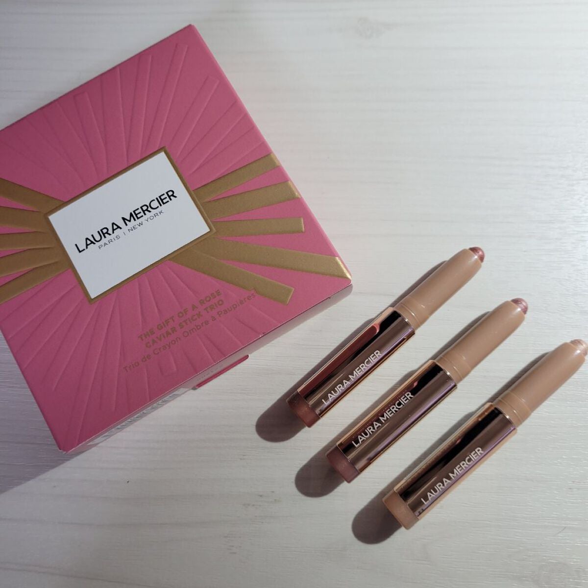 ローズグロウ リフレクションズ キャビアスティック トリオ/ローラ メルシエ/スティックアイシャドウを使ったクチコミ(1枚目)
