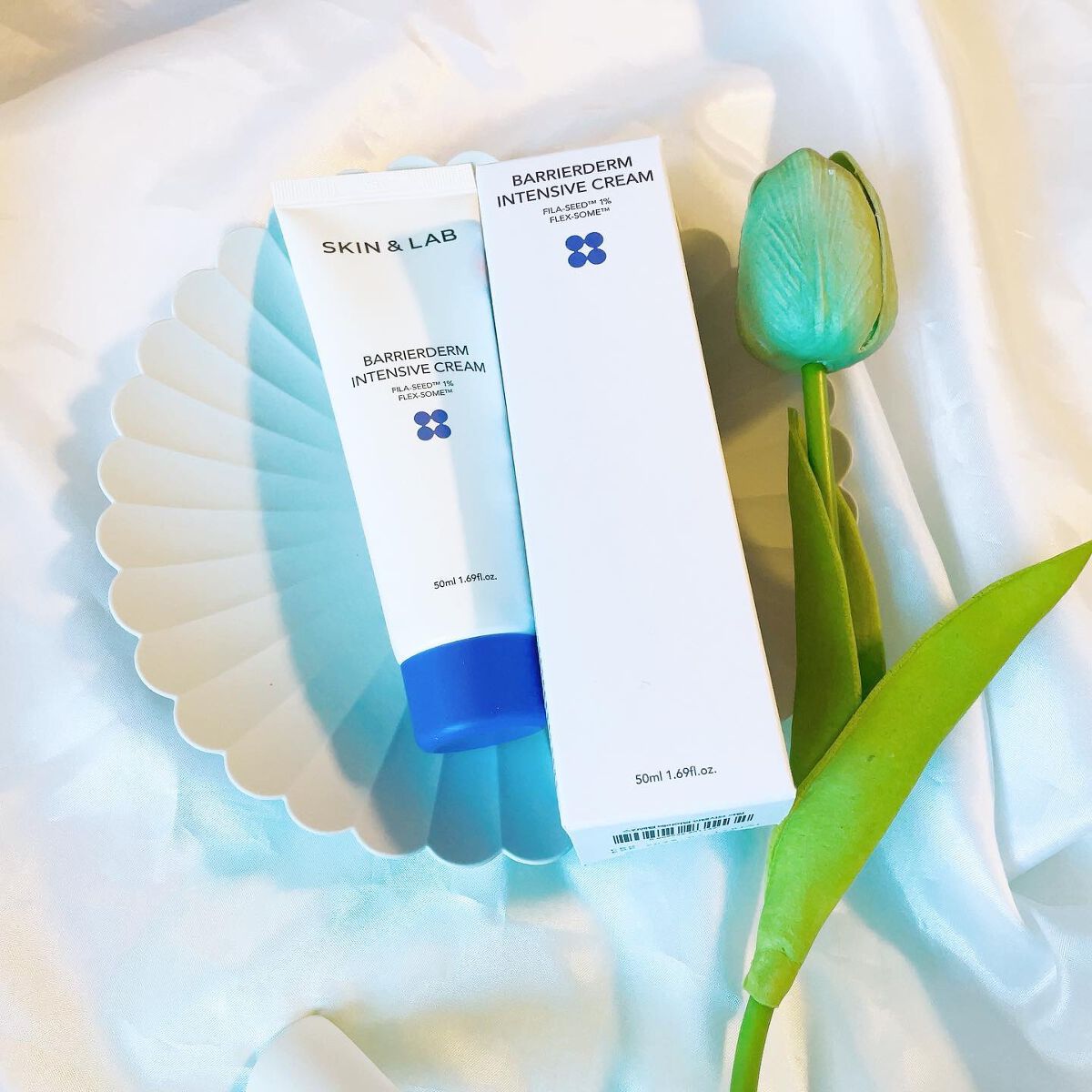 ✿

SKIN&LAB
バリアダームインテンシブクリーム✰⋆
.
ダメージを受けた肌バリアを改善
強化してくれ、それによって
外部の刺激を守る優秀クリーム✰⋆

こちらオリーブヤングで
1位を獲得したことあるクリームで
肌のバリアを形成する