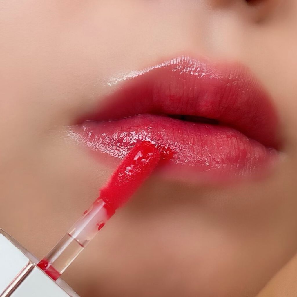 パラダイス モイスチャー ベール リップ グレイズ/DEAR DAHLIA/口紅を使ったクチコミ(4枚目)