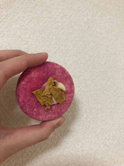 ラッシュ ココナイス ケーキのクチコミ「ラッシュの固形シャンプー!
髪が柔らかくなるシャンプー!!
ココナッツの匂いがきついかもし.....」(1枚目)