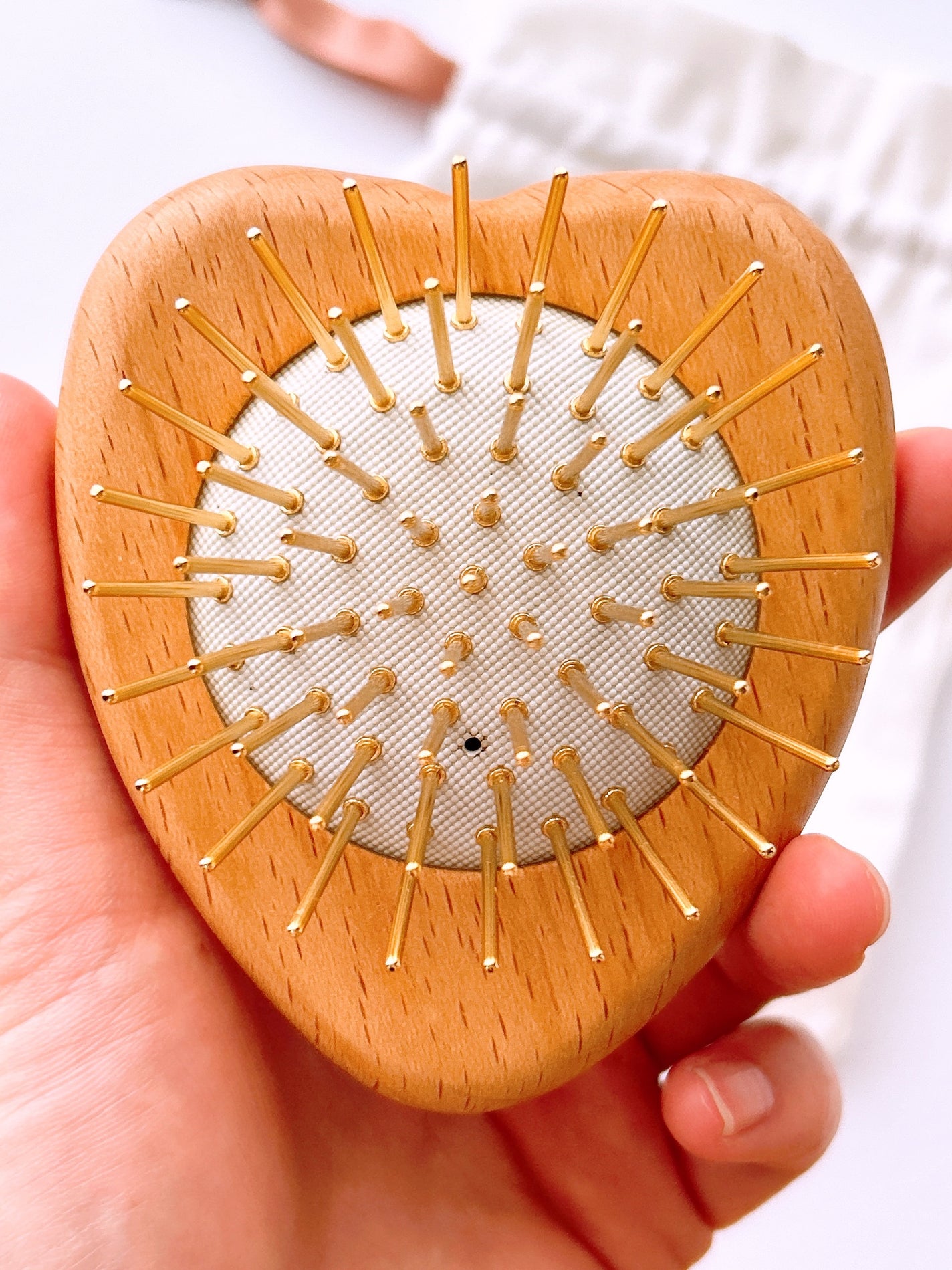 プレミアム FOX カッサ ウッド ミニハート ヘアブラシ/SNOW FOX SKINCARE/ヘアブラシを使ったクチコミ(6枚目)