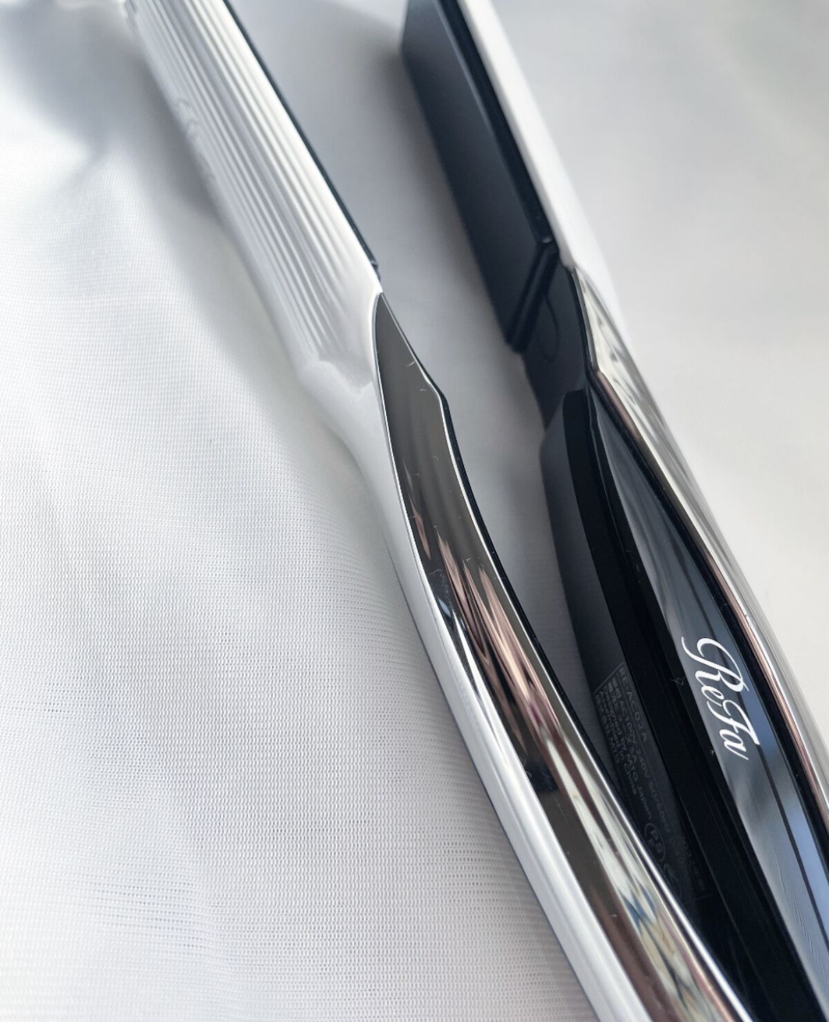 ReFa　ReFa BEAUTECH STRAIGHT IRON
リファビューテック ストレートアイロン

SALONIAのストレートアイロンを使っていたのですが
ReFaのアイロンを使ってみたらすごく良くて投稿しました。
大きさも軽さもち