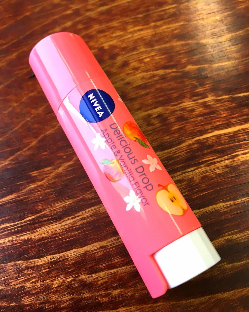 フレーバーリップ デリシャスドロップ アップルの香り〜バニラの香りのアクセント/ニベア/リップクリームを使ったクチコミ(1枚目)