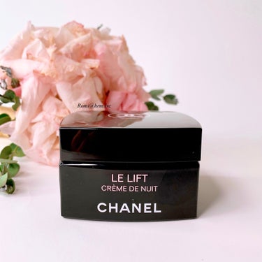 CHANEL ル リフト クレーム ドゥ ニュイのクチコミ「CHANEL シャネル ル リフト クレーム ドゥニュイ 

何度もベストコスメに輝いた、シャ.....」（1枚目）