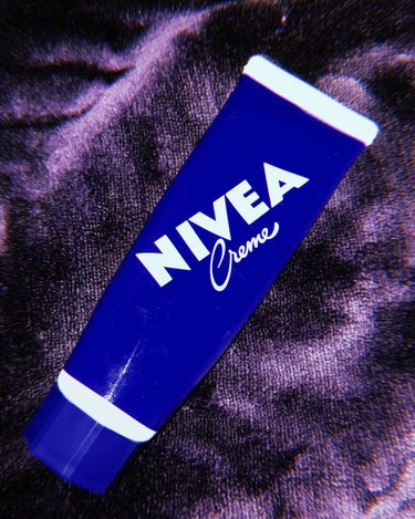 ( NIVEA )  NIVEAクリーム

〈good♥️➕〉
．肌馴染みがいい
．美白効果も期待できる😻
．保湿効果ばっちり！
．なによりもどこでもぬれるからすごく便利！

〈 ✔️ 💭 〉
年関係な