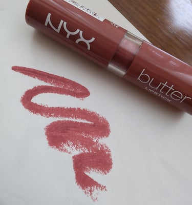 NYX Professional Makeup バター リップスティックのクチコミ「ちょっと大人カラーかな？と、自分に合うか半信半疑でしたが実際塗ると自然に馴染んで色んなメイクに.....」（2枚目）