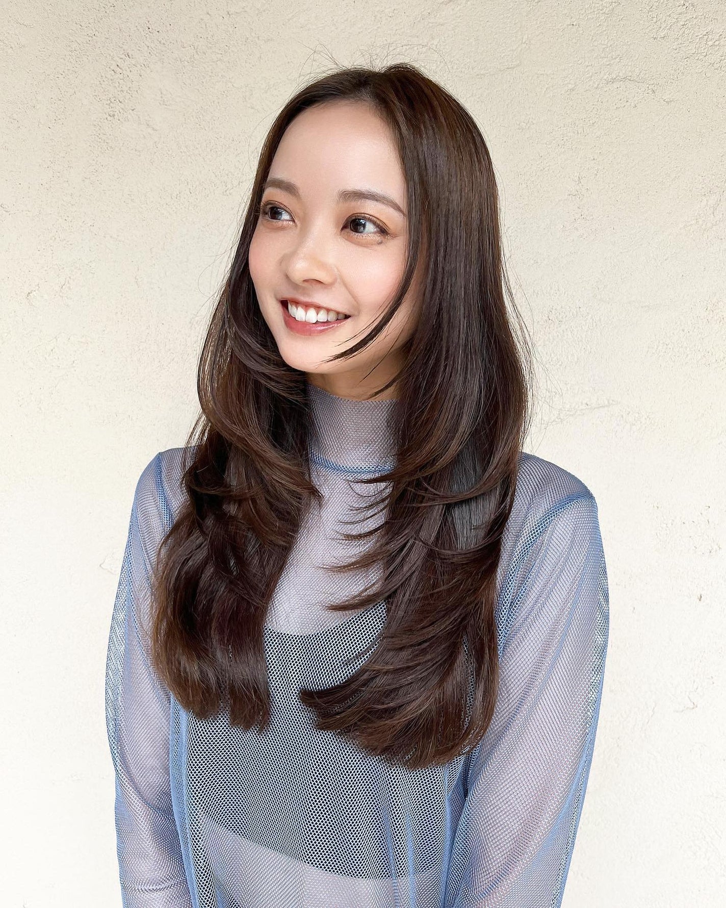 HARUNA on LIPS 「ロングヘアのナチュラルなレイヤースタイル🩵柔らかいレイヤーはス..」(4枚目)