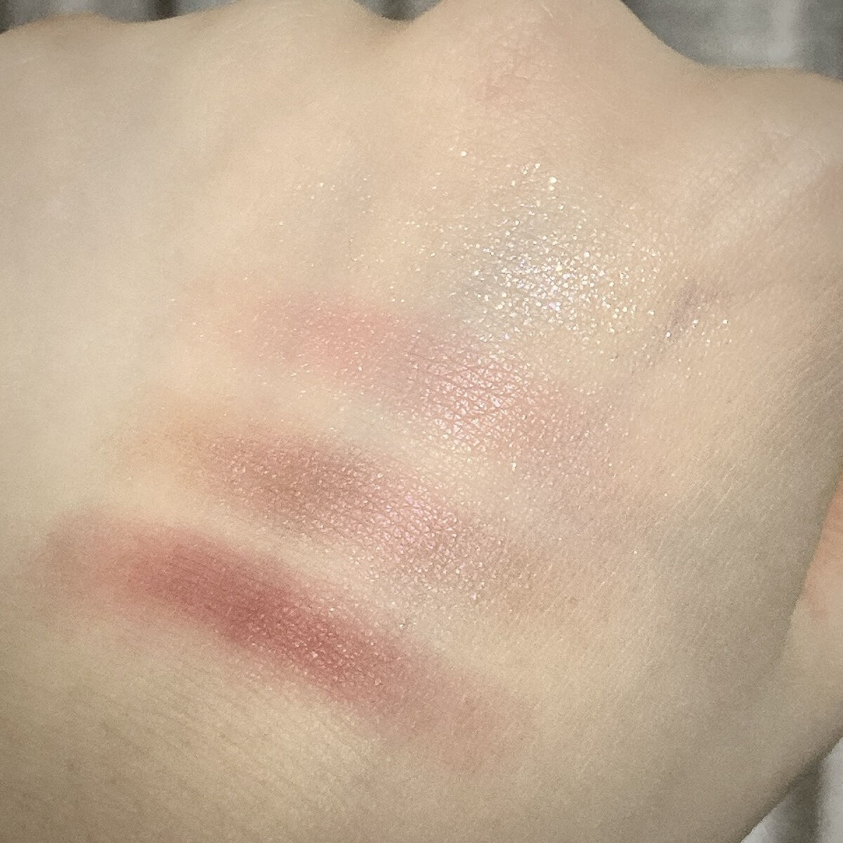 レブロン ダズル アイシャドウ クアッド/REVLON/アイシャドウパレットを使ったクチコミ（3枚目）