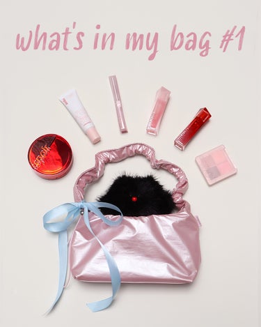 【𝐞𝐬𝐩𝐨𝐢𝐫❤️𝐖𝐡𝐚𝐭’𝐬 𝐢𝐧 𝐦𝐲 𝐛𝐚𝐠👜】

バレエコアルックにぴったり🎀
ローズカラーがたっぷり詰まった
カバンの中を紹介します👜💕

✔プロテーラー ビーベルベット カバークッション
ベ