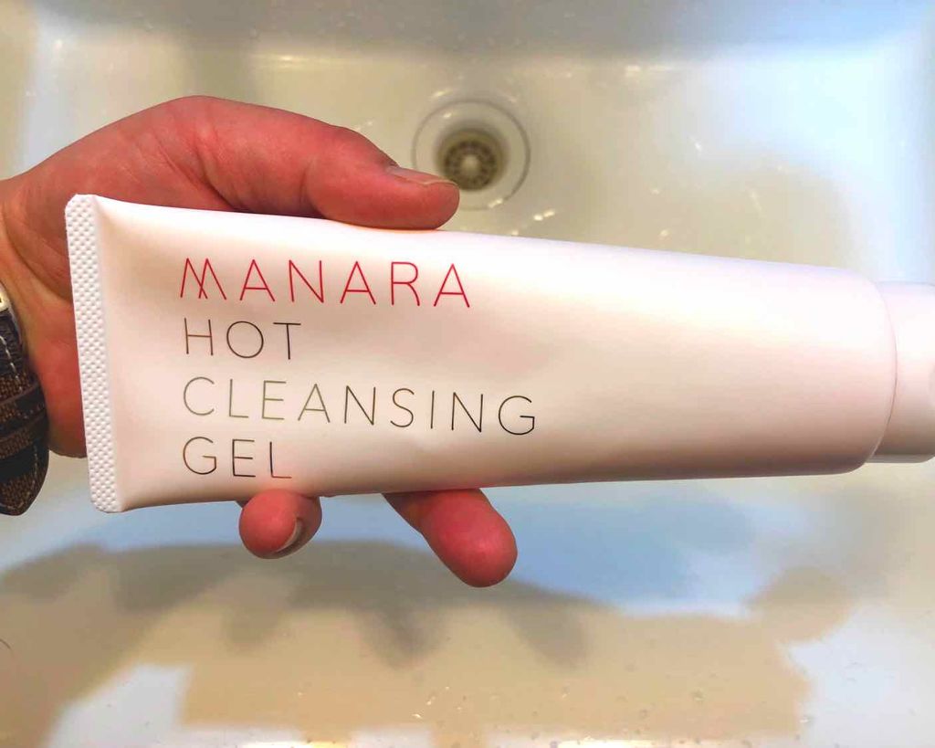 大人気のクレンジングオイル。

成分は安心だし、まつえくOKということで、続けたいとは思うのですが、ちょっと硬いので顔に伸ばしづらく（伸ばすとき顔の皮膚が引っ張られて、シワになりそう( 汗 )、その点だけが残念です。

硬いのはもしかして気