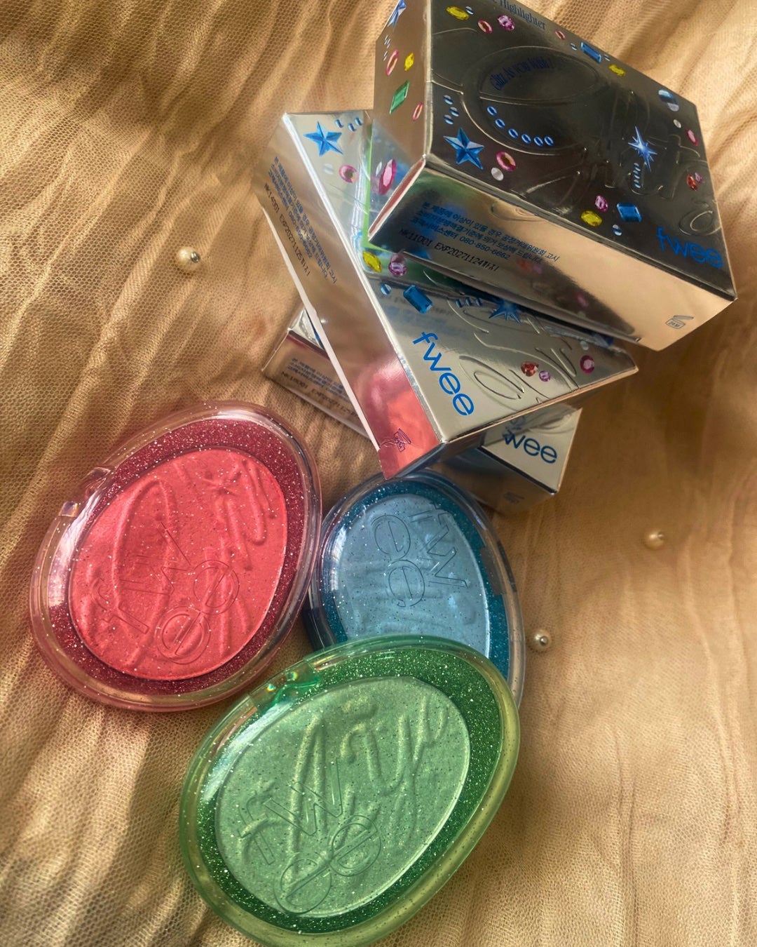 フィー グリッツストーンハイライター/fwee/パウダーハイライトを使ったクチコミ(3枚目)