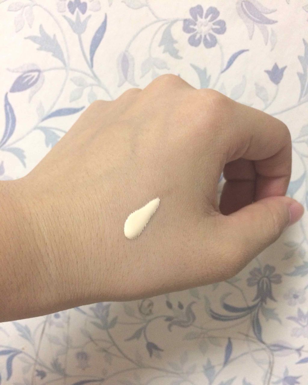 ファンケル スキンケアベース ブライトアップ UVのクチコミ「春夏限定色のルミナスゴールドです。
通常のものよりも、明るくそしてラメが入ってることが特徴です.....」（2枚目）