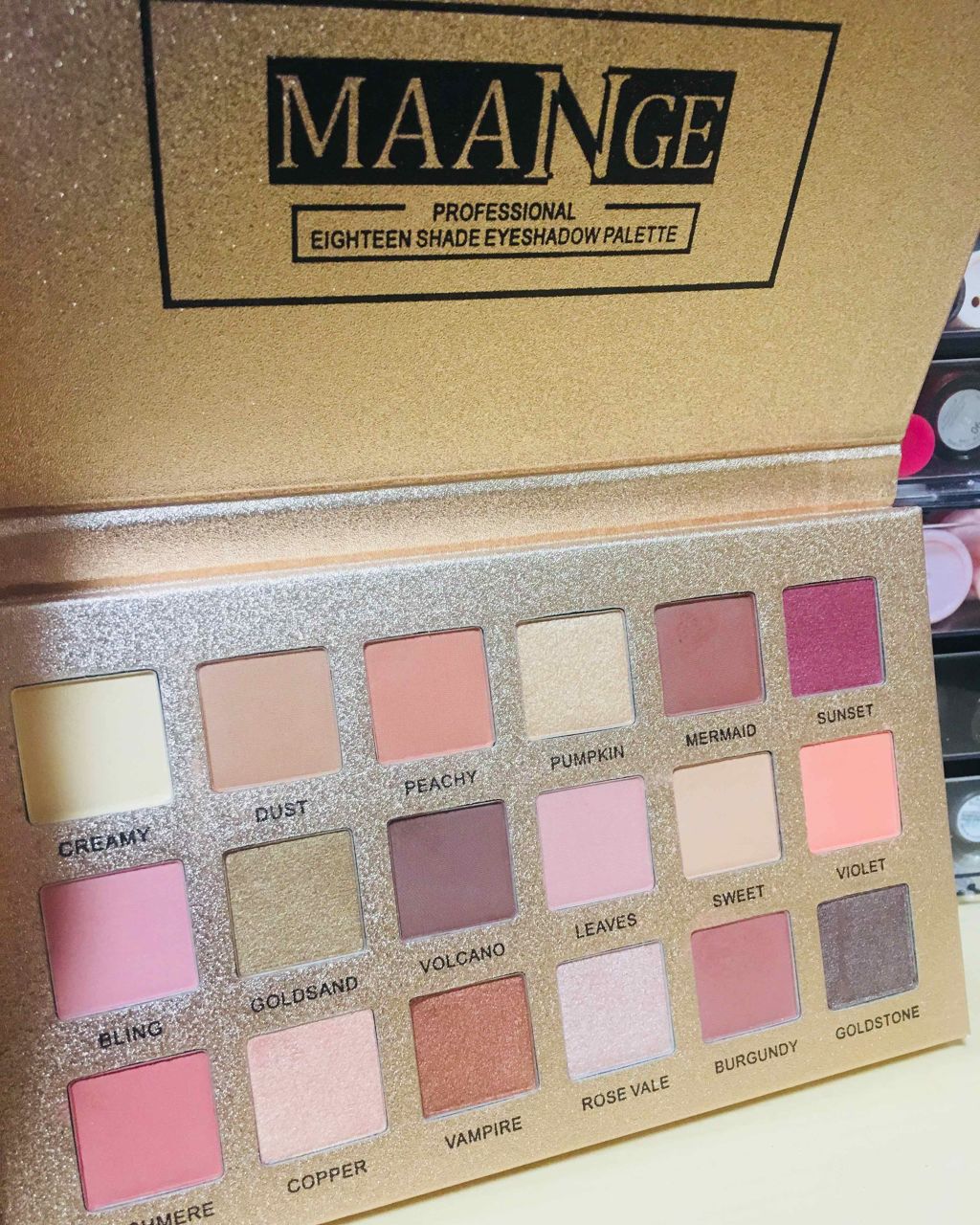 18 SHADE EYESHADOW PALETTE/MAANGE/アイシャドウパレットを使ったクチコミ（1枚目）