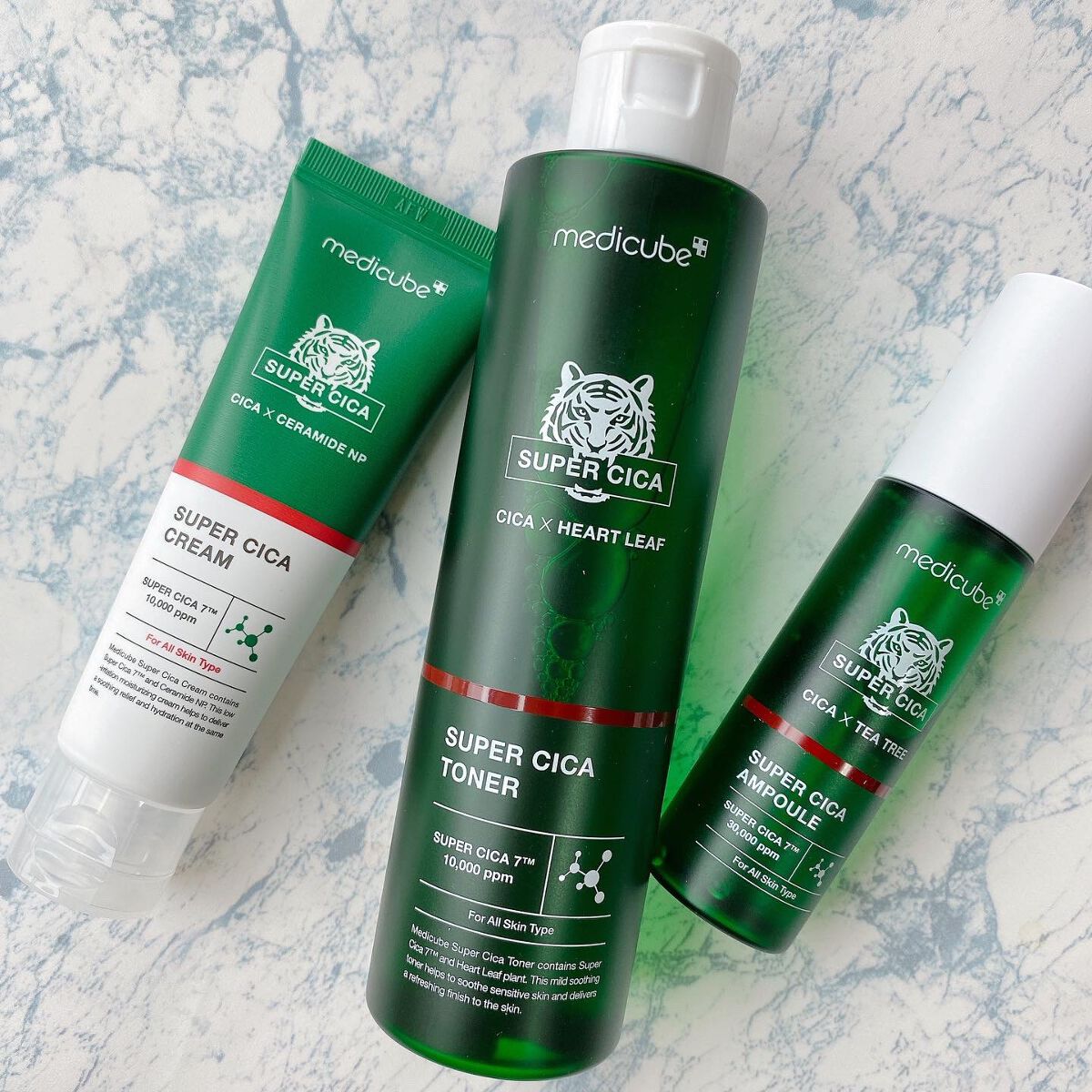 
medicube
SUPER CICA TONER
SUPER CICA AMPOULE
SUPER CICA CREAM
⁡
全体的な感想として、マスクでの肌荒れした肌やladies dayで肌が敏感な時にライン使いしてみましたが、刺激