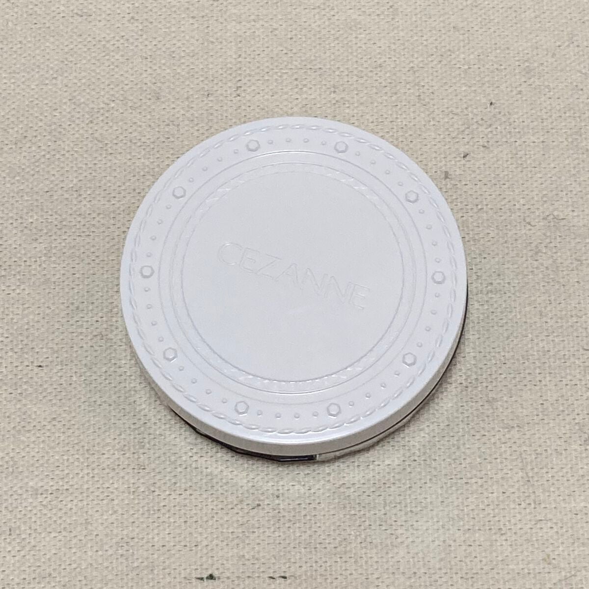 UVクリアフェイスパウダー/CEZANNE/プレストパウダーを使ったクチコミ(2枚目)