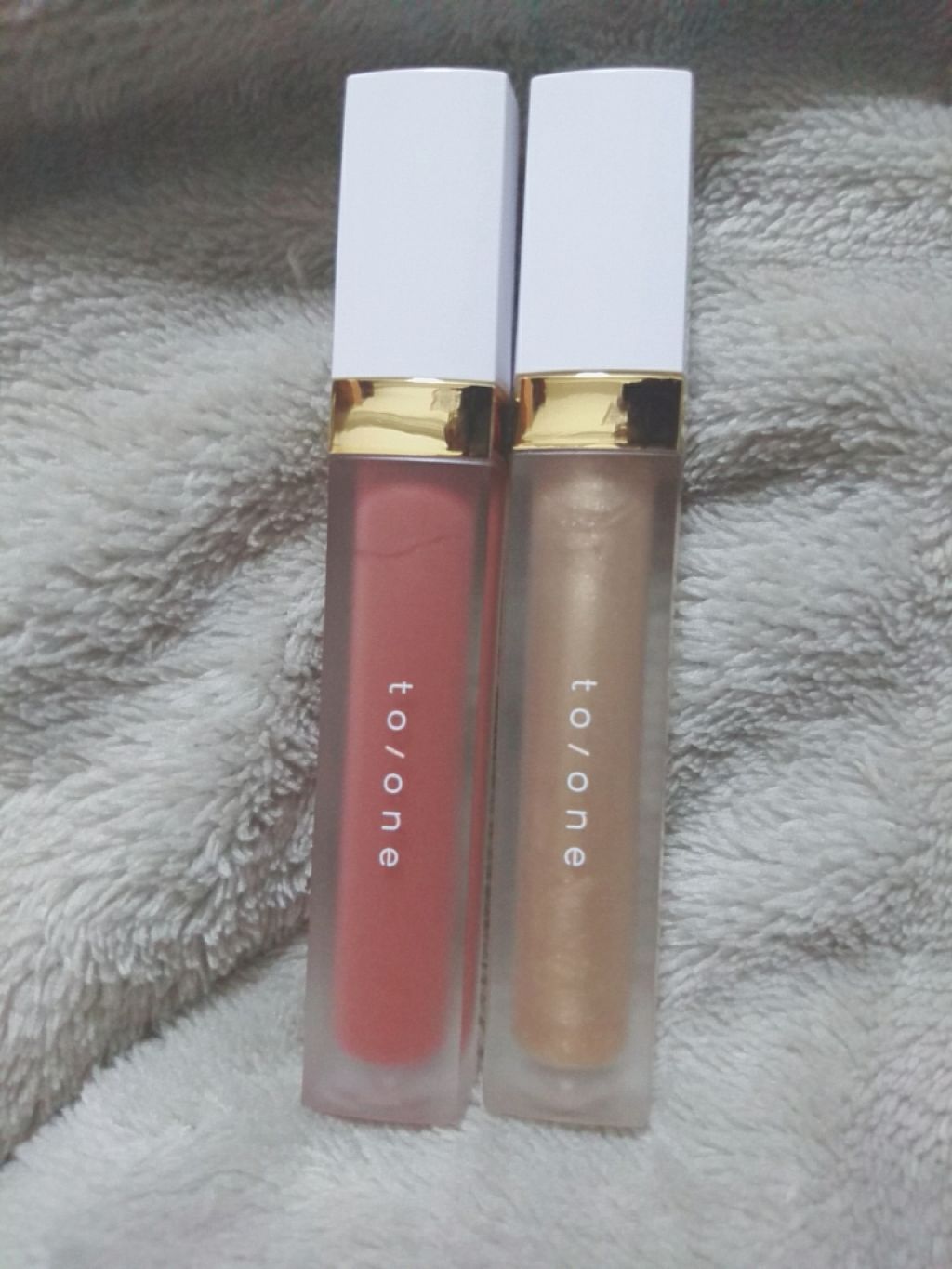 トーン ペタル エッセンス グロス/to/one/リップグロスを使ったクチコミ（1枚目）