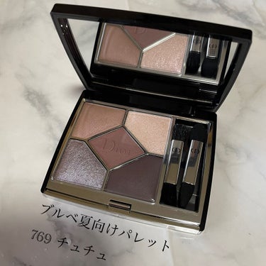 Diorさんよりサンク クルール クチュール
769チュチュです♡

お色としては新しいお色ではないのですが、
千鳥柄デザインで店舗限定販売されていて
このお色を知り、迷っているうちに完売。
公式でも通