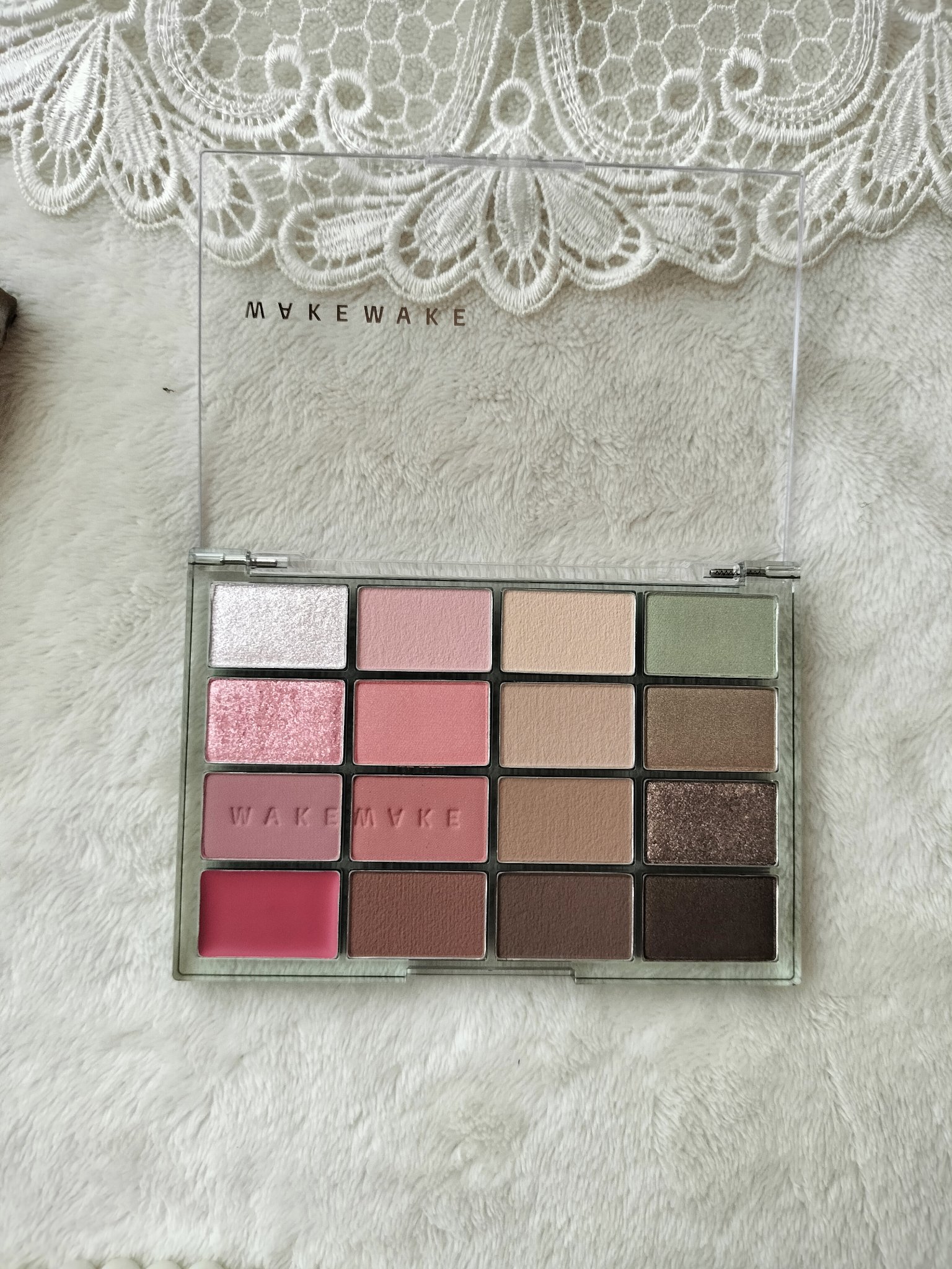 ソフトブラーリングアイパレット/wakemake/アイシャドウパレットを使ったクチコミ（2枚目）