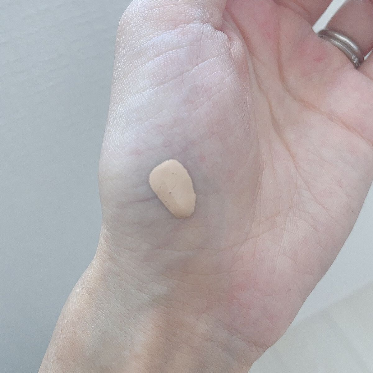 フィーファンデーションガラス 04 ナチュラルガラス/fwee/リキッドファンデーションを使ったクチコミ（2枚目）