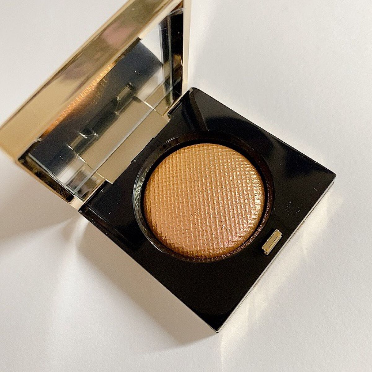 リュクスアイシャドウ 01 インカンデスント(マルチクロム) /BOBBI BROWN/単色アイシャドウを使ったクチコミ（3枚目）