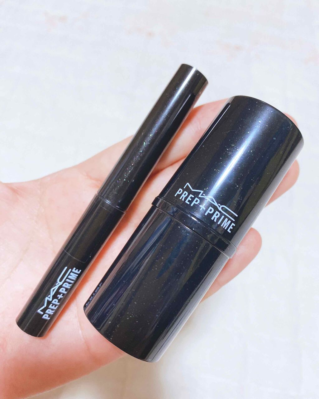 M•A•C
プレッププライムリップ
こちらはリップの前にリップベースで
唇の乾燥、シワ、角質を抑えて
リップ本来の色を邪魔することなく
長持ちさせてくれます💋
柔らかい塗り心地で唇の表面が
ツルンとしてベタ付きはないです^_^

プレップ