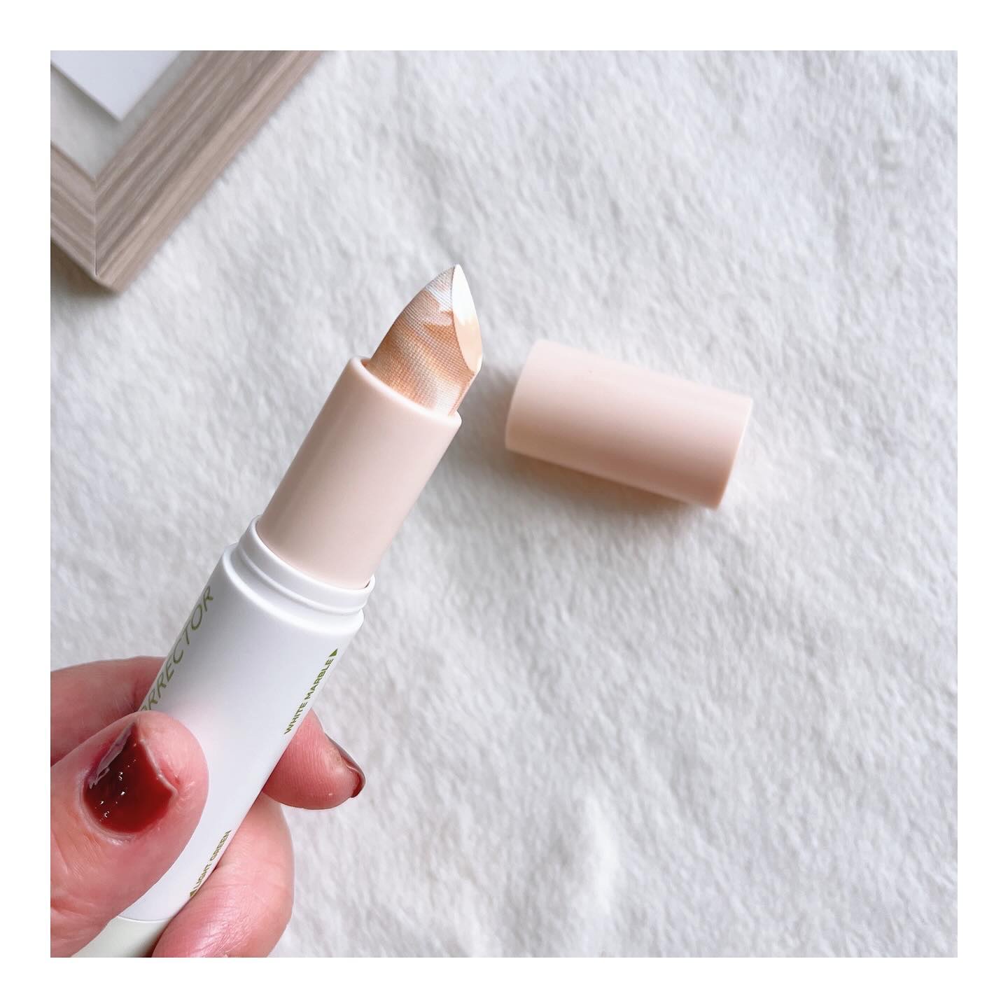 アイムマルチスティックデュアルコレクター 002 マーブルベージュ×ライトグリーン/i’m meme/スティックコンシーラーを使ったクチコミ（3枚目）