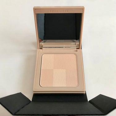 ヌード フィニッシュ イルミネイティング パウダー/BOBBI BROWN/プレストパウダーを使ったクチコミ（2枚目）