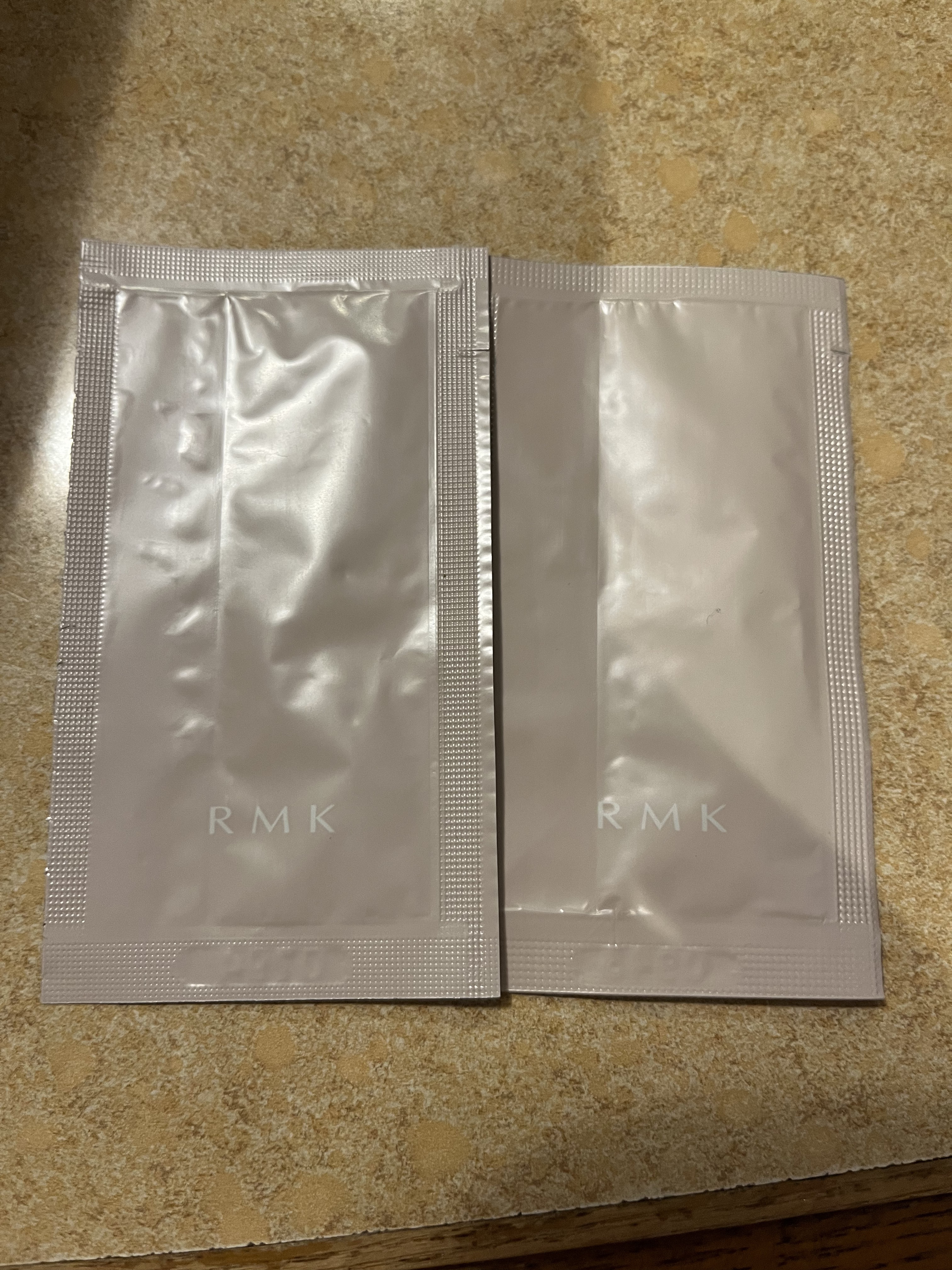 RMK リクイドファンデーション フローレスカバレッジ/RMK/リキッドファンデーションを使ったクチコミ（1枚目）