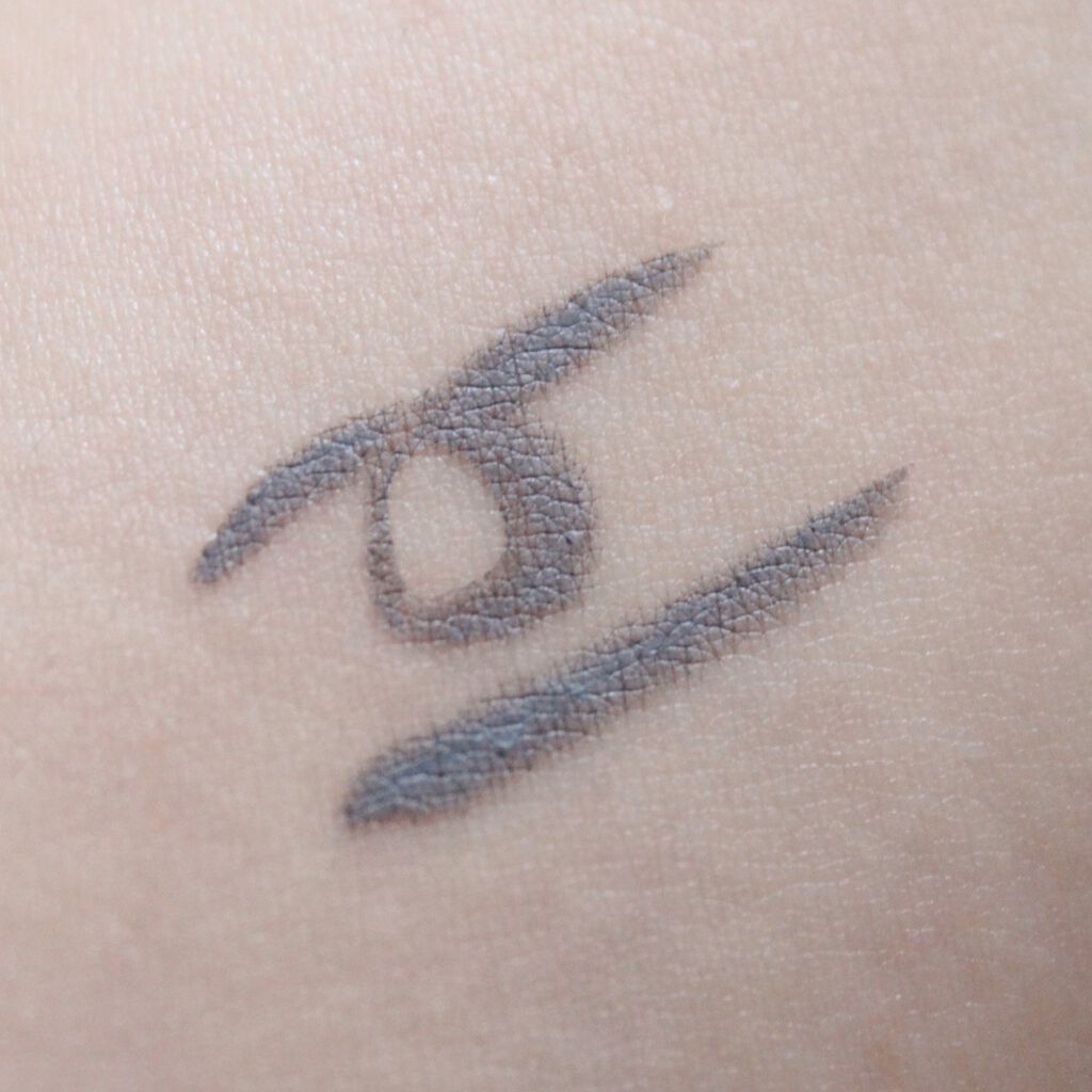 カラーインパクト リキッドライナー GY002(限定)/Visée/リキッドアイライナーを使ったクチコミ（3枚目）