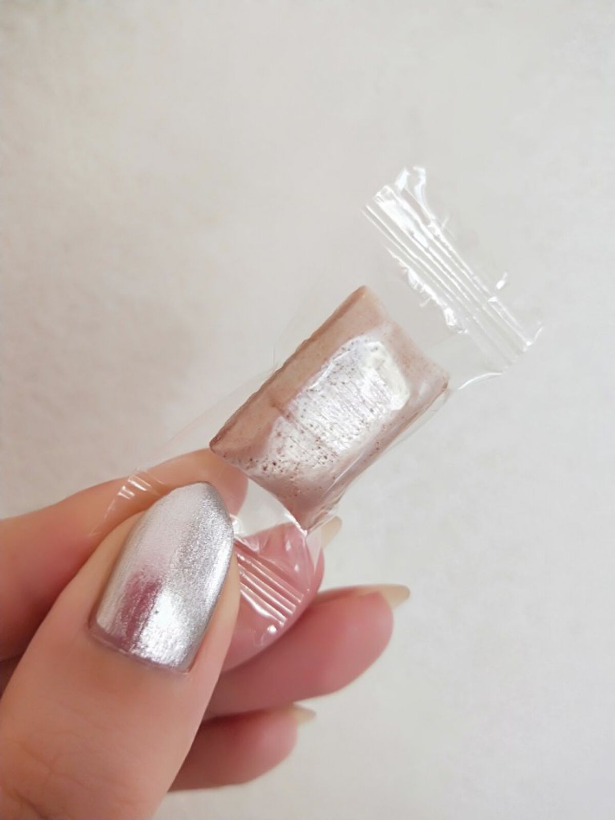 ♥️acochi♥️🍒🌻💅 on LIPS 「♡SHIRO亜麻ネイル7H09シルバー♡先日、家族の付き添いで..」(5枚目)