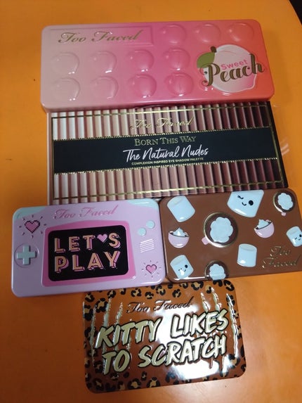 キティ ライクス トゥ スクラッチ ミニ アイシャドウ パレット/Too Faced/アイシャドウパレットを使ったクチコミ(1枚目)