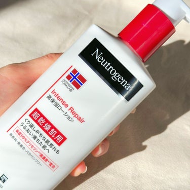 Neutrogena ノルウェー フォーミュラ インテンスリペア ボディ エマルジョンのクチコミ「ニュートロジーナさまからいただきました♪

こっくりなめらかなテクスチャーでなんとなくオイルっ.....」（3枚目）