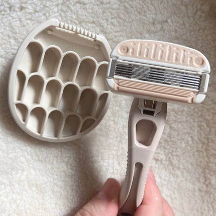 貝印 miness ボディ用カミソリ 替刃2個付のクチコミ「ヘッドが角度がついて動くのでお肌の形にフィットして負担なく剃ることができます‼️敏感肌さん用な.....」(2枚目)