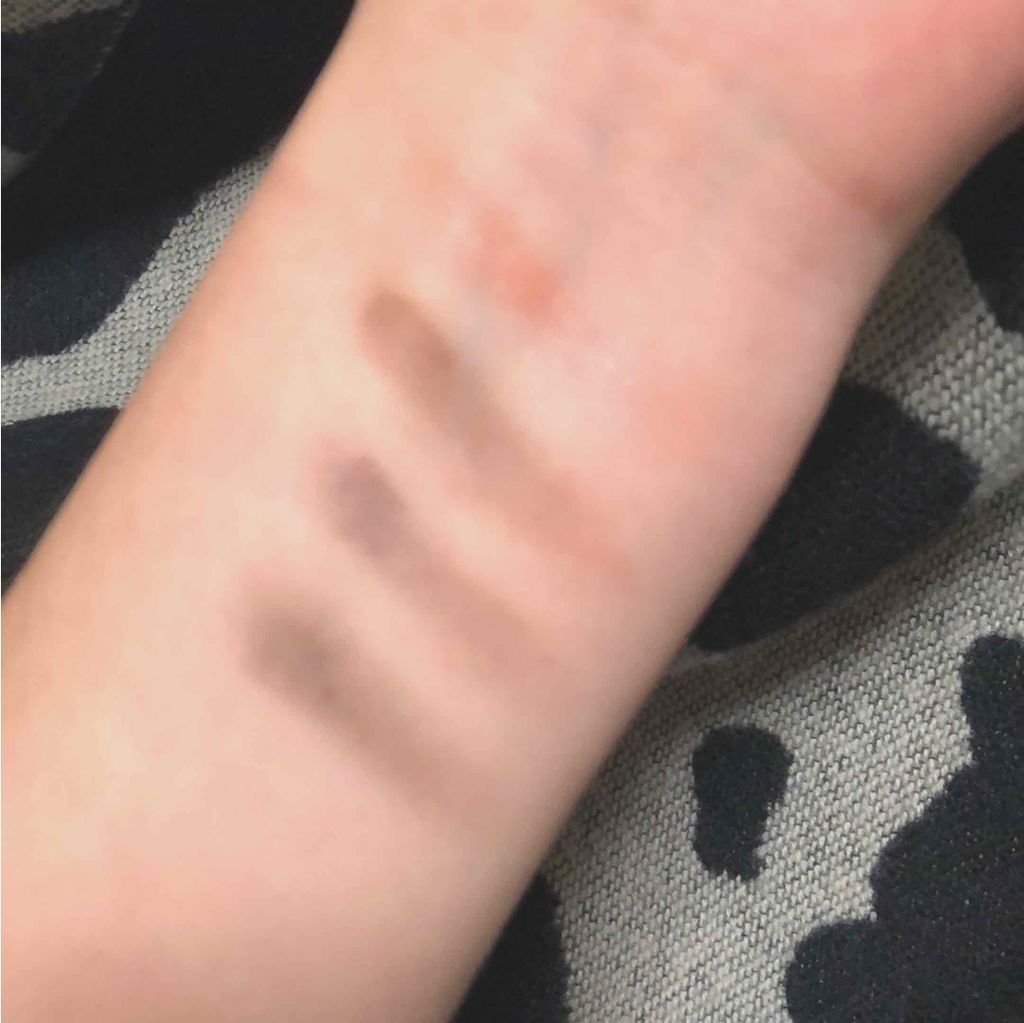 パウダーアイシャドウ ブルーミングキティ/DAISO/アイシャドウパレットを使ったクチコミ(3枚目)