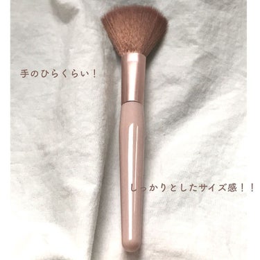 AC MAKEUP ACチークカラーブラシのクチコミ「とっても可愛いブラシの紹介です

先日ブラシを買い替えようと思ってセリアに行ったらこれを見つけ.....」（3枚目）