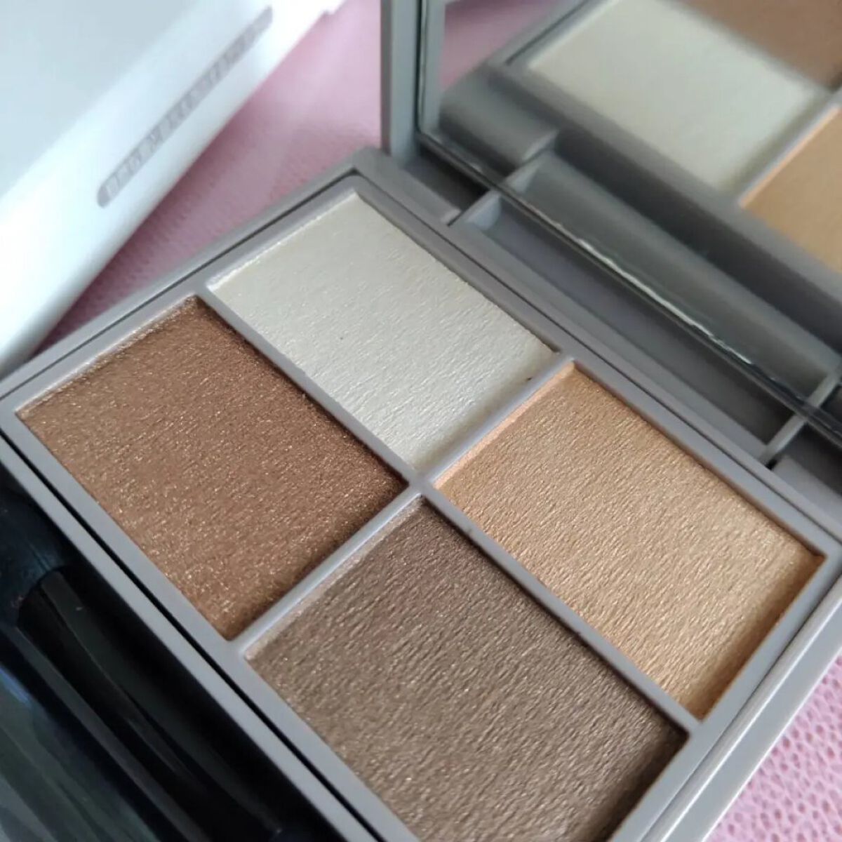 デザイニングアイカラー/rafuna/アイシャドウパレットを使ったクチコミ（2枚目）