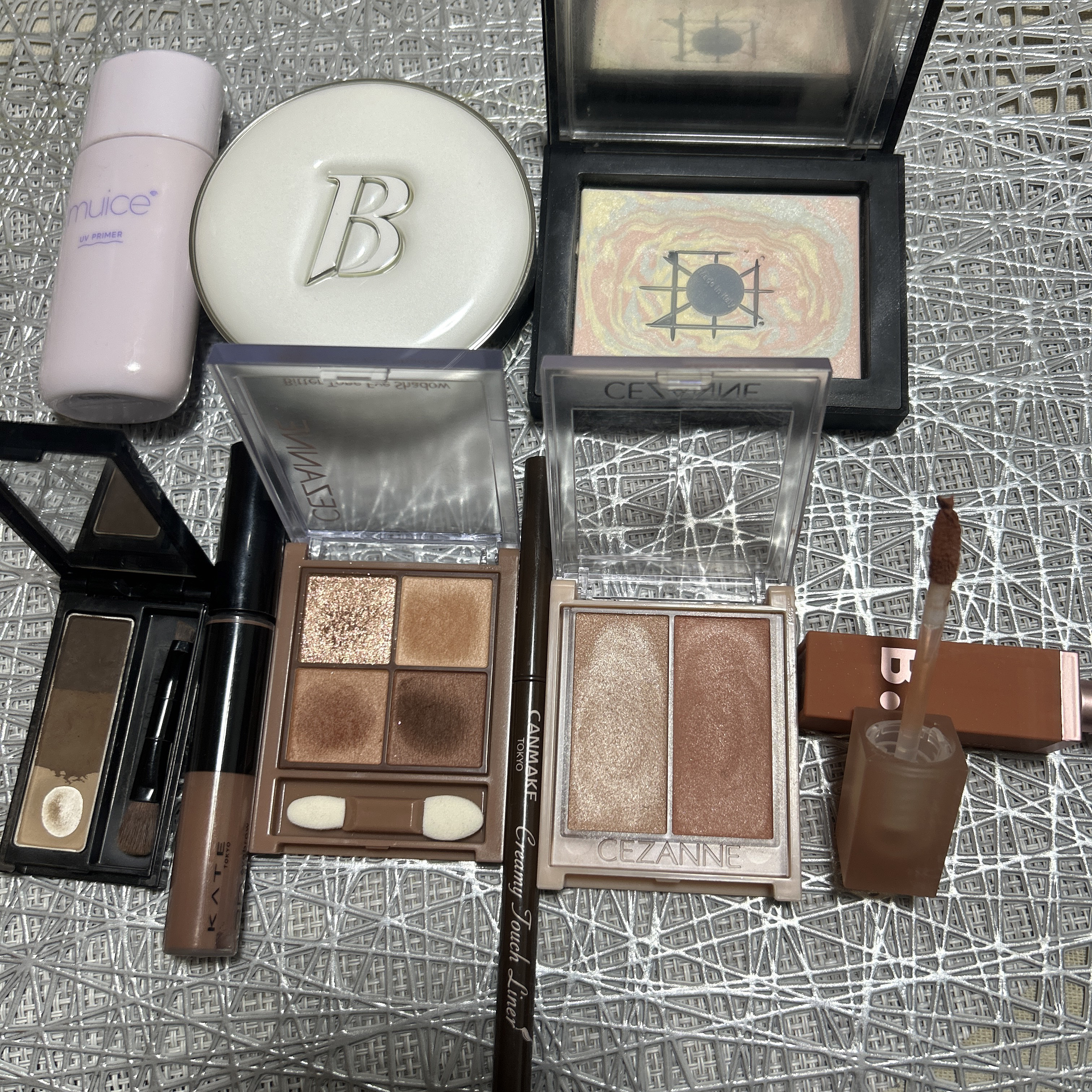 ケイト デザイニングアイブロウ3D/KATE/パウダーアイブロウを使ったクチコミ（2枚目）