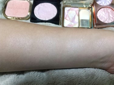 ラブコレクター ユニバーサル ハイライティングパウダー Tokyo/DOLCE&GABBANA BEAUTY/プレストパウダーを使ったクチコミ（1枚目）