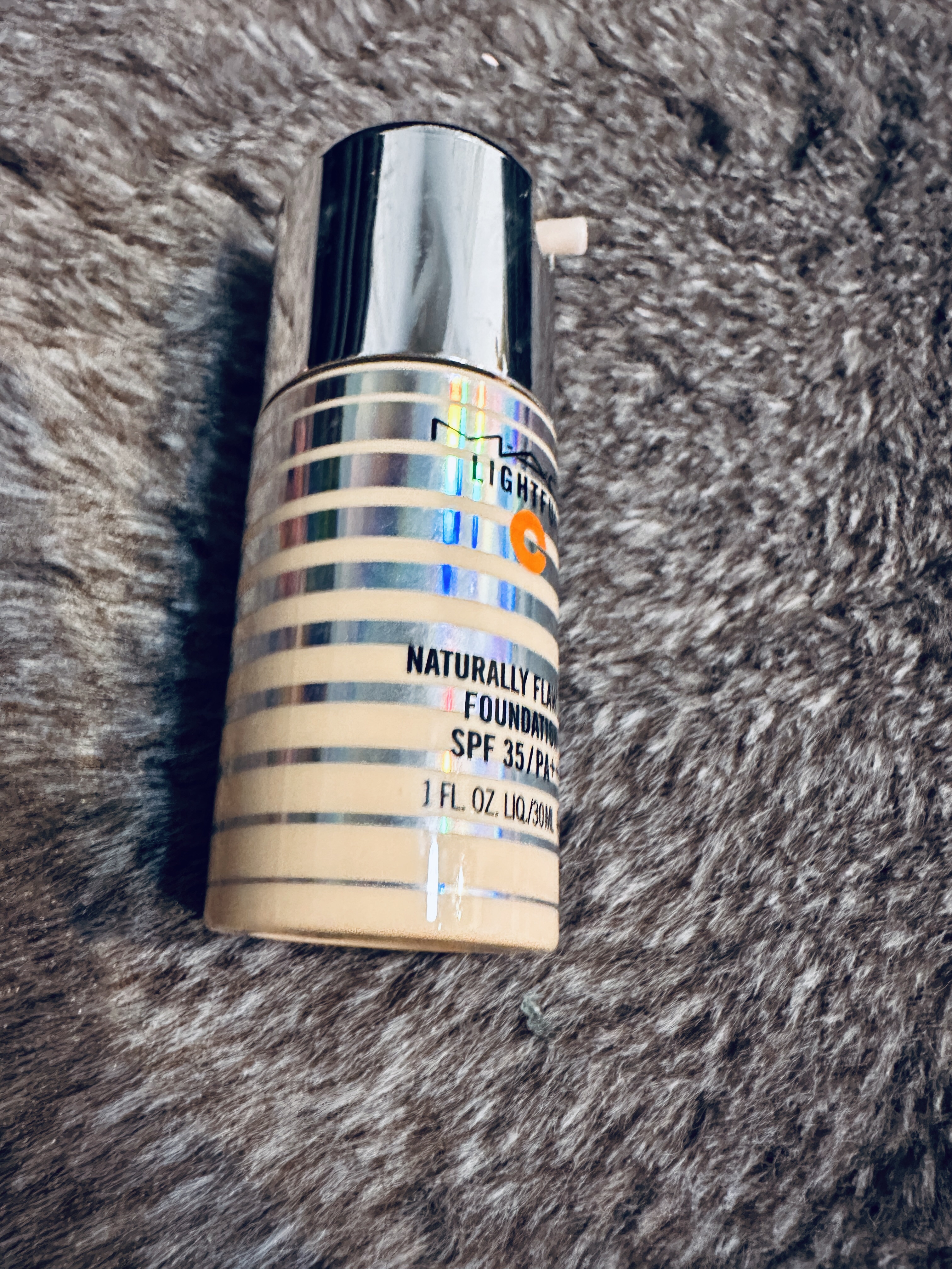 ライトフル C+ ナチュラリー フローレス SPF 35 ファンデーション/M・A・C/リキッドファンデーションを使ったクチコミ（1枚目）