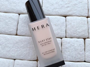 HERA シルキーステイファンデーションのクチコミ「🔖
HERA
⧉ SILKY STAY ⧉

・繊細な粒子がシワや毛穴などの肌の凹凸にフィット.....」（1枚目）