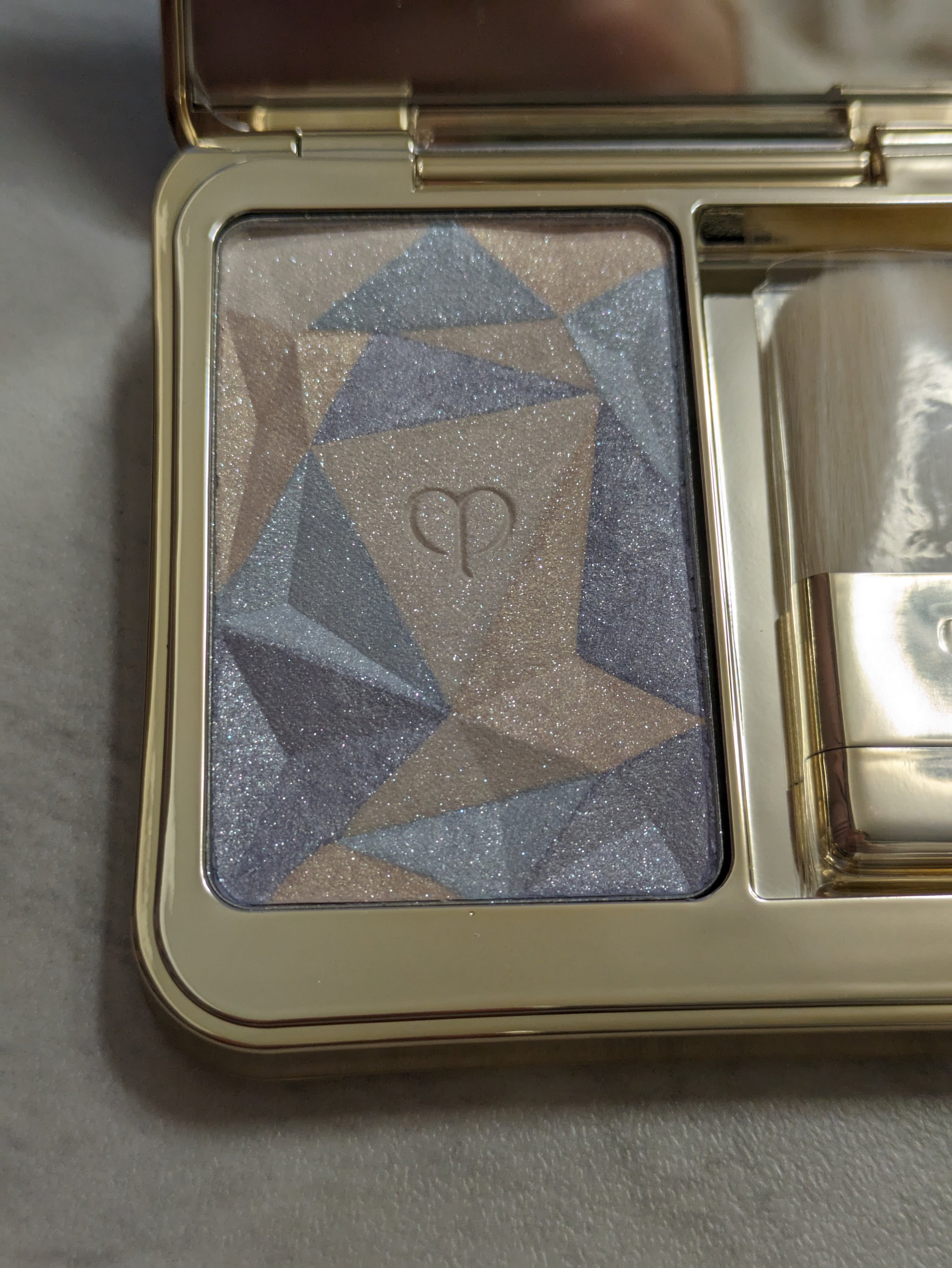 ル・レオスールデクラ /クレ・ド・ポー ボーテ/パウダーハイライトを使ったクチコミ（2枚目）